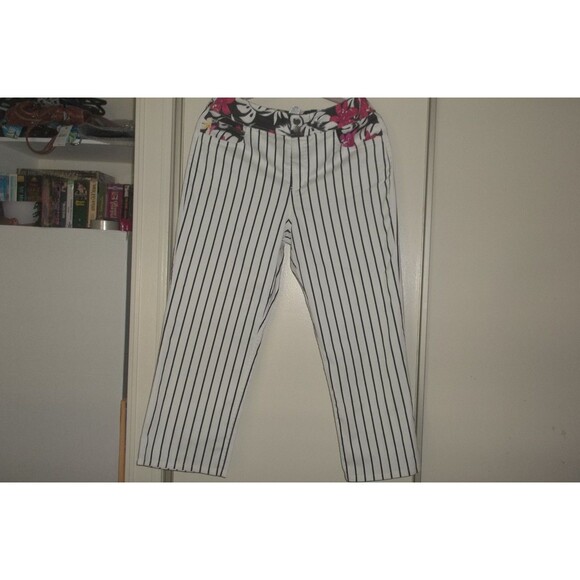 Chico's White w Black Stripes Floral Waist  Stretch Size 0.5  Small Capris Pants - Picture 1 of 7